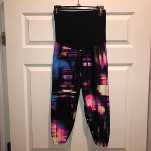 Motherhood Maternity Active Cropped Leggings Small